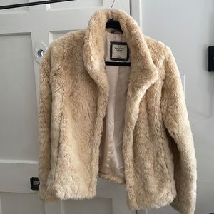 Faux fur cream Abercrombie jacket